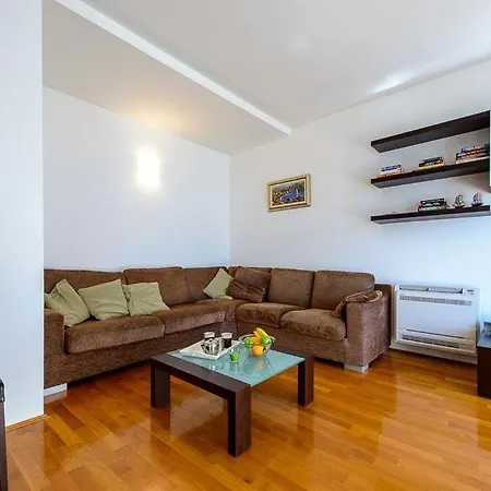 Zaton Doli Sleeps 7 Pool Air Con Wifi Villa