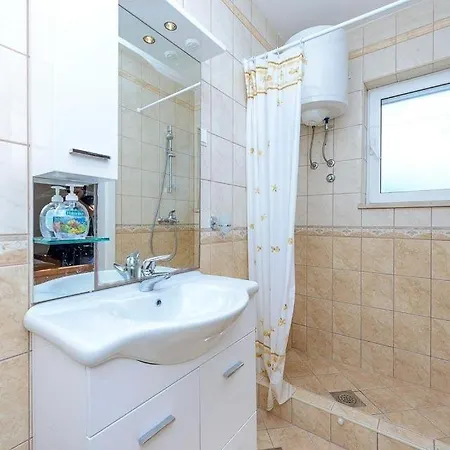 Zaton Doli Sleeps 7 Pool Air Con Wifi Villa